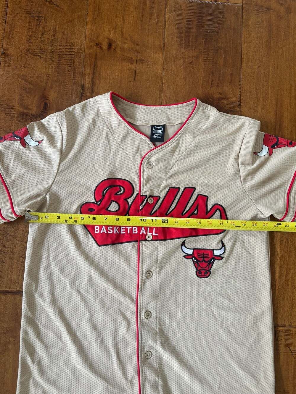 Ultra Game Chicago Bulls Tan Baseball-Style Button-Up Jersey - Picture 7 of 7
